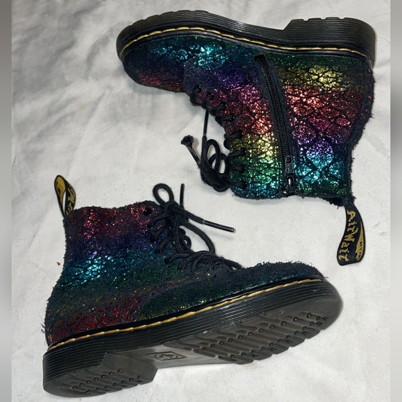 Preloved Kids Dr.Martens unisex size 9 - Picture 2 of 6